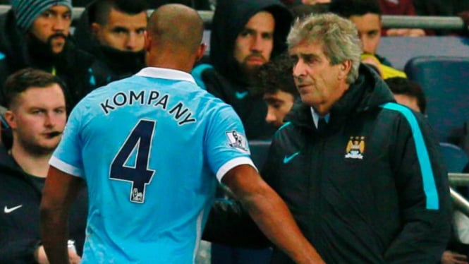 Manuel Pellegrini (kanan) dan kapten Manchester City, Vincent Kompany.