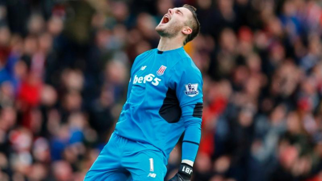 Penjaga gawang Stoke City, Jack Butland