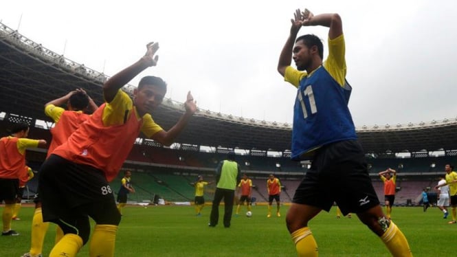 Pemain Semen Padang berlatih.