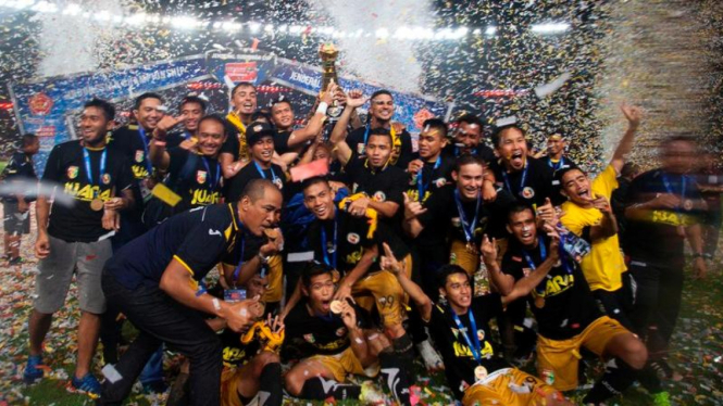 Mitra Kukar rayakan kemenangan Piala Jenderal Sudirman