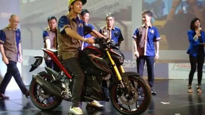 Valentino Rossi tunggangi motor baru Yamaha, Xabre.