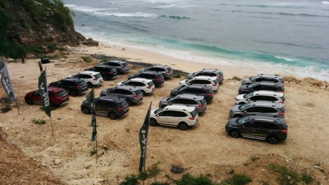 20 BR-V diparkir di Pantai Melasti, Bali, Rabu (27/1/2016).