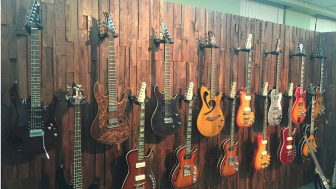 Deretan gitar produksi Sidoarjo ternyata laku dijual di Amerika Serikat