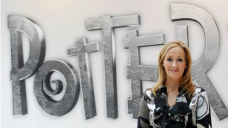 Rowling Beri Tulisan Tangan Pada Penggemar Beratnya
