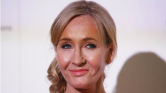 JK Rowling Frontal Bela Islam soal Teror di Masjid London
