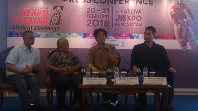 Prajna Murdaya (ketiga dari kiri), Managing Director PT JIExpo.