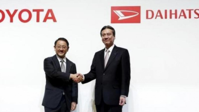 Presiden Toyota Motor Akio Toyoda dan Presiden Daihatsu Masanori Mitsui.