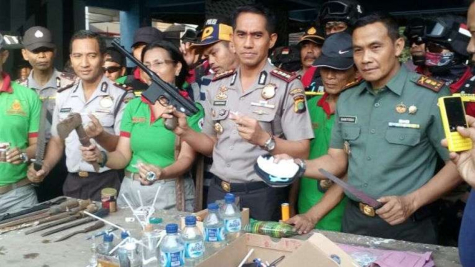 Polisi Gerebek Mess Ambon di Depok, Kamis (4/2/2016)