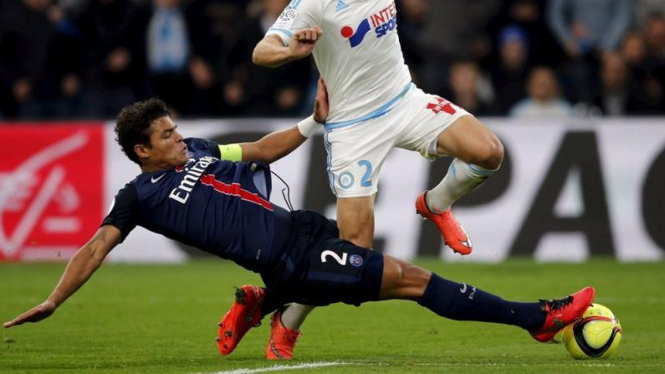 Pemain Paris Saint-Germain, Thiago Silva, lawan Marseille