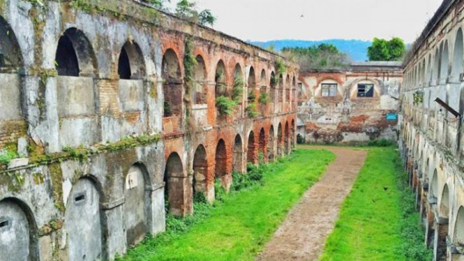 Pesona Hogwarts Di Benteng Pendem Ambarawa Viva