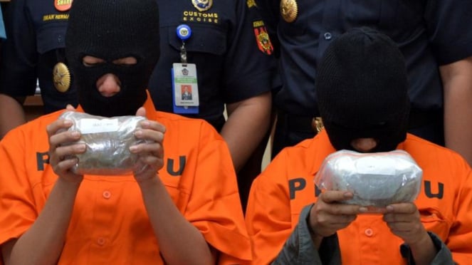 La metanfetamina representa a los traficantes de drogas.
