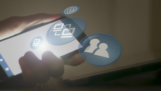 Survei: Orang RI Pilih Internet Dibanding Keluarga dan Teman