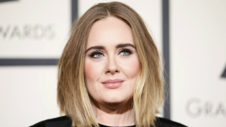 Direkam Saat Konser, Adele Marahi Penggemarnya