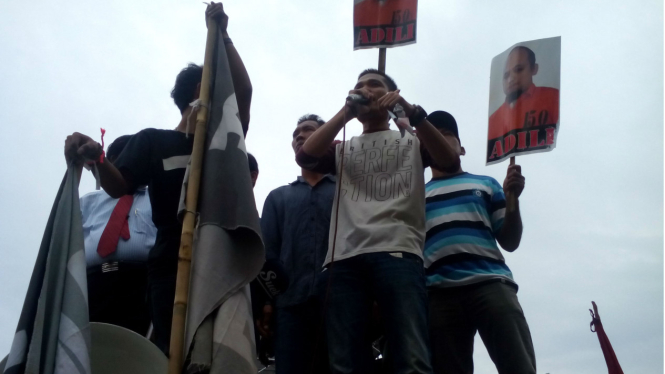 Demonstrasi menuntut Novel Baswedan diadili.