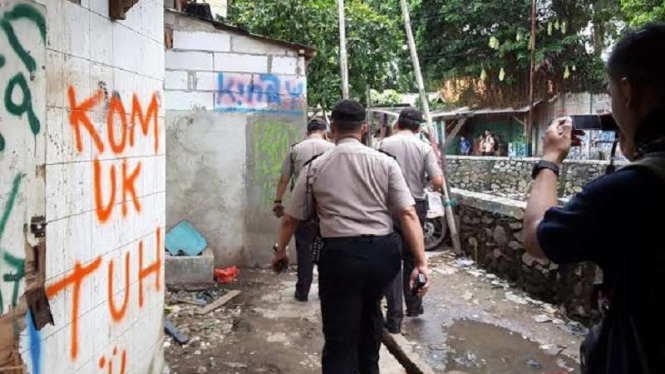 Penggerebekan bisnis narkoba oleh aparat gabungan di Kebon Sayur, Jakarta Pusat.