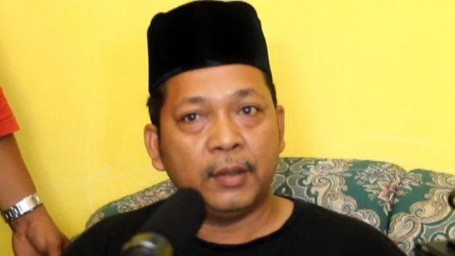 Raden Aryo alias Jari (40 tahun), warga Jombang, Jawa Timur, yang mengaku sebagai nabi setelah mendapatkan wahyu dari Tuhan.