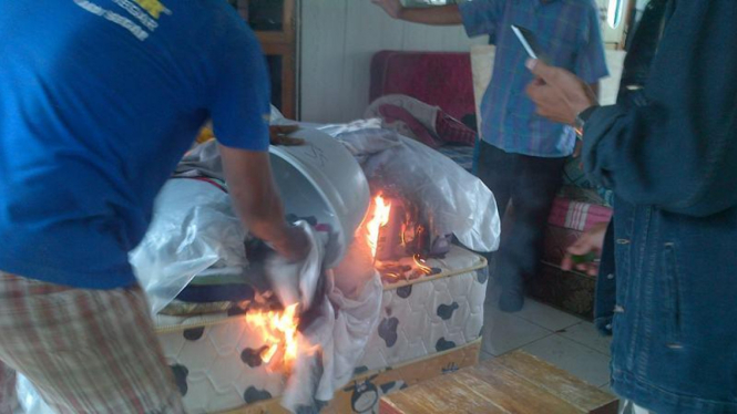 Api misterius yang hebohkan warga Semarang.