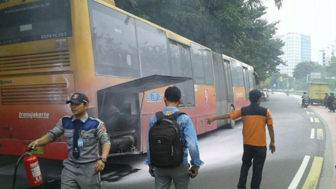 Bus Transjakarta terbakar