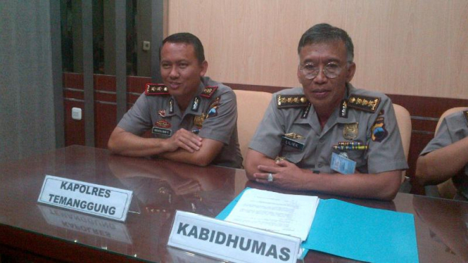 Kapolres Temanggung memberikan keterangan pers, terkait pelepasan 38 Anggota JAT. Senin 22 Februari 2016