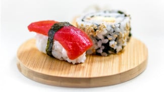 Restoran Jepang Ini Jual Sushi Terkecil di Dunia, Hanya dengan Satu Butir Nasi