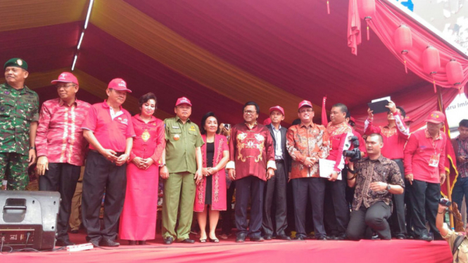 Wakil Ketua MPR RI Oesman Sapta Odang membuka Perayaan Imlek 2567 