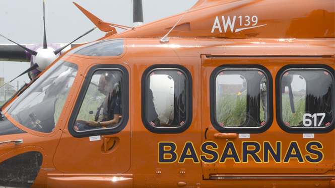 Helikopter Basarnas AgustaWestland AW 139.