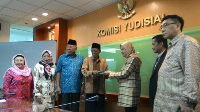 Mahkamah Partai PPP minta Komisi Yudisial menganalisis putusan Mahkamah Agung yang memenangkan Ketua Umum PPP versi muktamar Jakarta Djan Faridz.