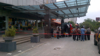 Kardus Warna Cokelat Diduga Bom Gegerkan Mal Kalibata