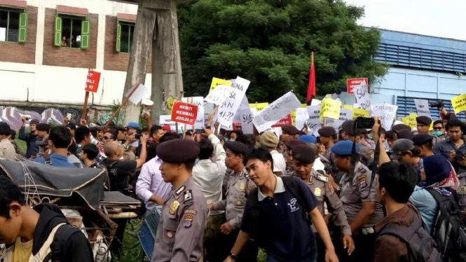 Aksi demonstrasi bersamaan, pro dan kontra LGBT di Yogyakarta (23/2/2016)