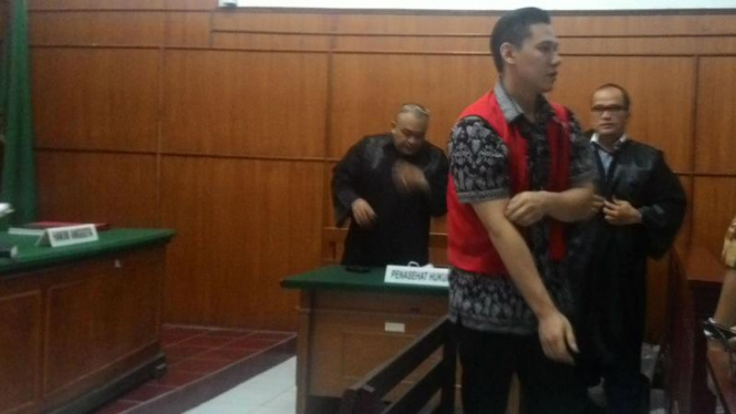 Terdakwa Wiyang Lautner saat sidang di Pengadilan Negeri Surabaya pada Rabu, 24 Februari 2016.