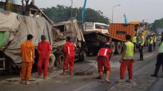 Imbas Truk Terbakar di Tol, Cawang Macet Parah