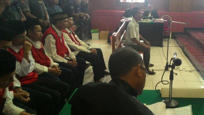 Tosan saat bersaksi untuk kasus pembunuhan Salim Kancil di Pengadilan Negeri Surabaya pada Kamis, 24 Februari 2016.