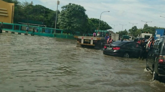 Banjir di kawasan KBN Jakarta Utara.