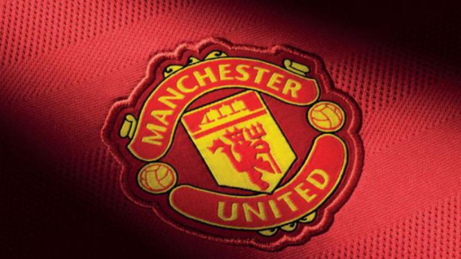 Logo klub pada jersey Manchester United.