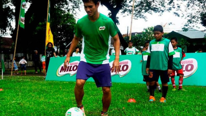 Maldini Pali di acara Football Clinic MILO Football Championship Makassar.