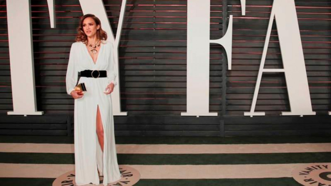 Jessica Alba di pesta Vanity Fair Oscar 2016