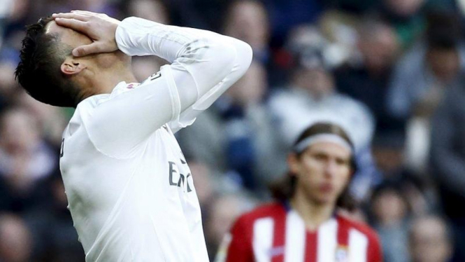 Reaksi pemain Real Madrid, Cristiano Ronaldo, saat hadapi Atletico Madrid