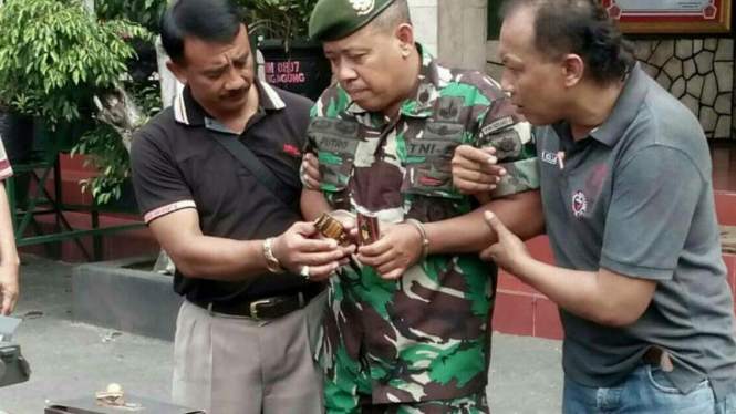 Desersi TNI, Teguh Cahyono Putro ditangkap karena menipu dengan membuat penerimaan CPNS fiktif. 