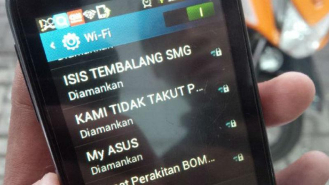Warga menemukan jaringan internet nirkabel dengan nama “ISIS Tembalang” di Semarang, Jawa Tengah, pada Selasa, 1 Maret 2016.