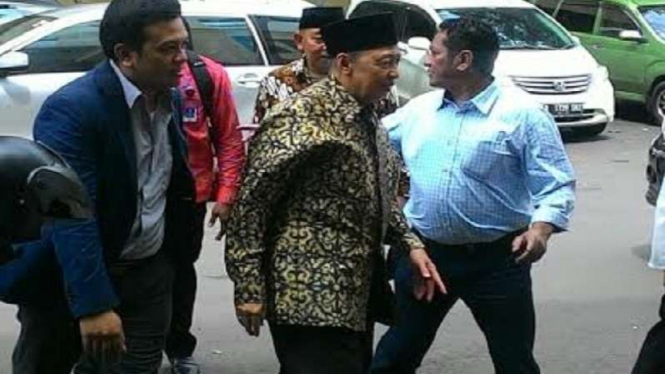 Mantan Wapres Hamzah Haz di Polda Metro Jaya