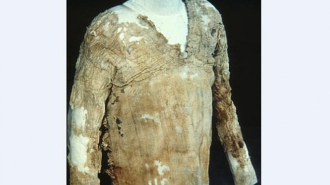 Pakaian Tarkhan, tertua di dunia yang dibuat antara tahun 3.482-3.102 SM. 