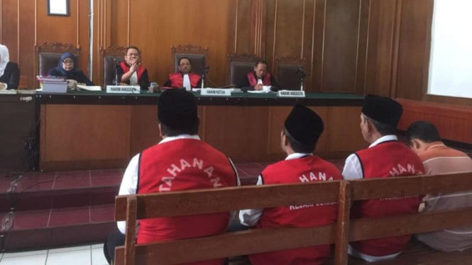 Sidang perkara pembunuhan Salim Kancil di Pengadilan Surabaya.