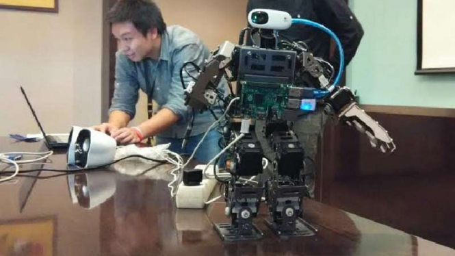 Robot humanoid Bimax Binus University