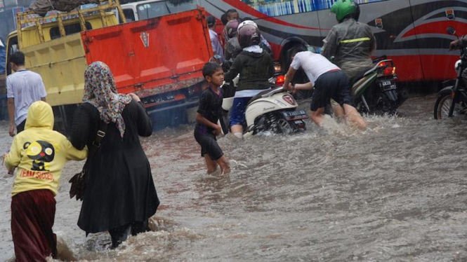 Banjir di Kabupaten Bandung, Jawa Barat.