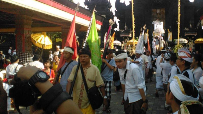 Umat Hindu di Surabaya, Jawa Timur, bersiap merayakan Melasti