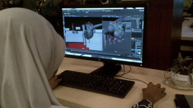 Siswi SMK mengerjakan proses pembuatan film animasi 'Pasoa dan Sang Pemberani