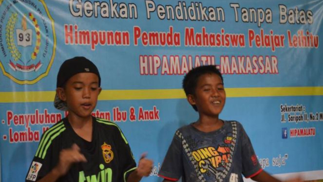 Aksi bocah pinggiran di Kelurahan Buloa di acara Hipamalatul Makassar.