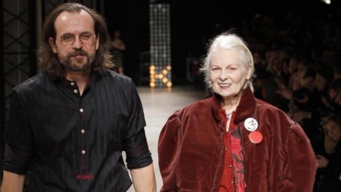 Vivienne Westwood dan suaminya, Andreas Kronthaler di Paris Fashion Week 2016. 