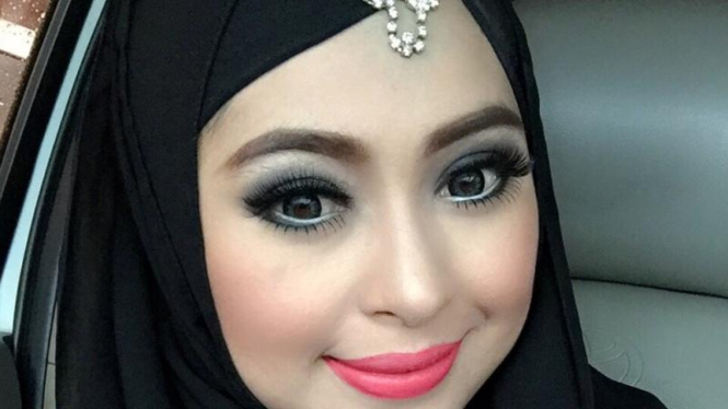 Penyanyi Cantik Melayu, Jelia Iskandar