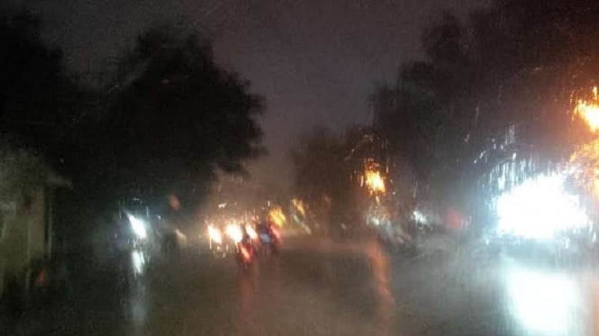 Malam jelang Gerhana Matahari Total, Palembang hujan deras